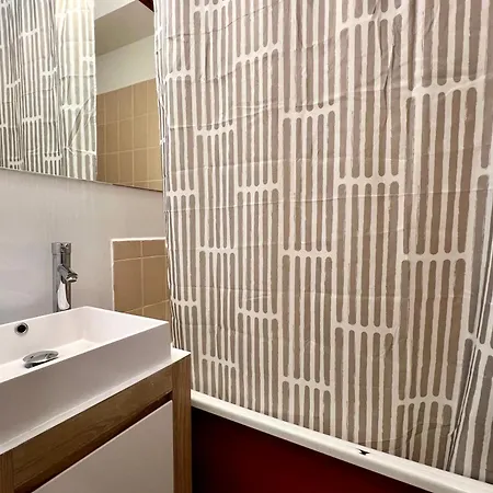 Le Balme Wifi/parking/balcony アパート